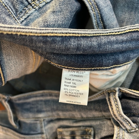 Judy Blue Classic Denim Jean Shorts - Picture 5 of 6